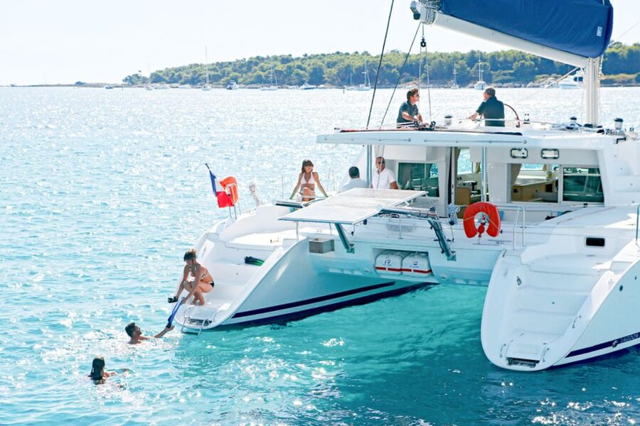 Big Island: Luxury Catamaran Trip along the Kona Coast - Lunch, shade, and time between snorkel stops