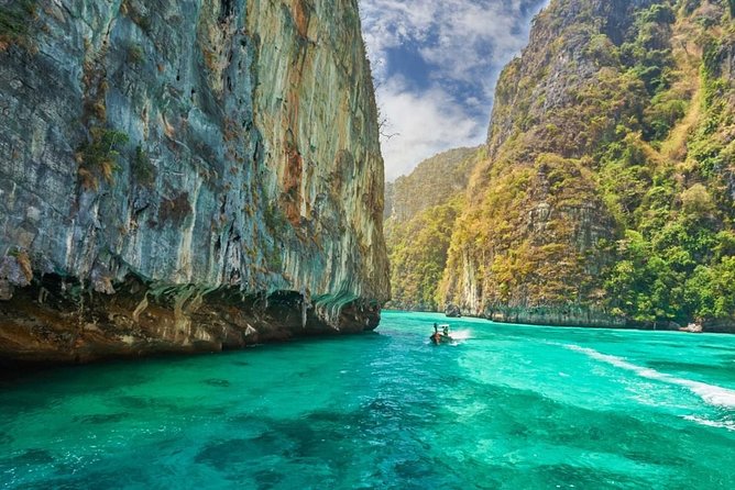 Blu Anda Catamaran to Phi Phi from Phuket - Who should choose this day on the water