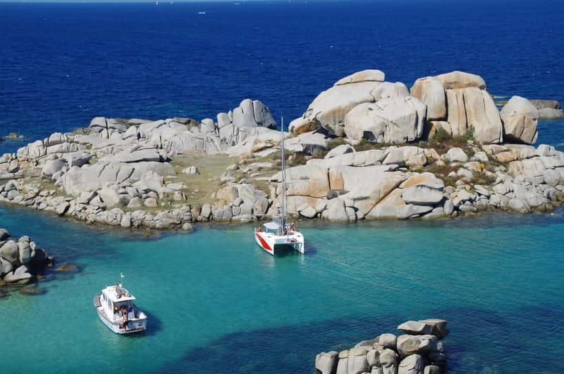 Bonifacio: Catamaran trip with snorkeling at the Lavezzi Islands - Sailing South from Piantarella Beach