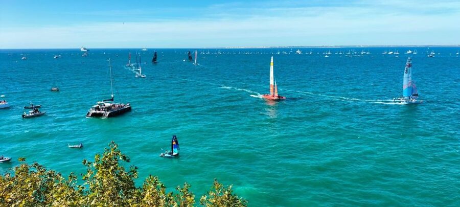 Cádiz: Bay of Cádiz Catamaran Tour with Host - Who should book this cruise?