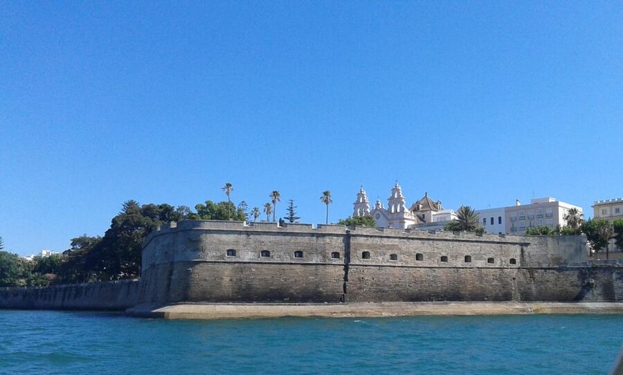 Cádiz: Bay of Cádiz Catamaran Tour with Host - Finding the catamaran at Cádiz Port