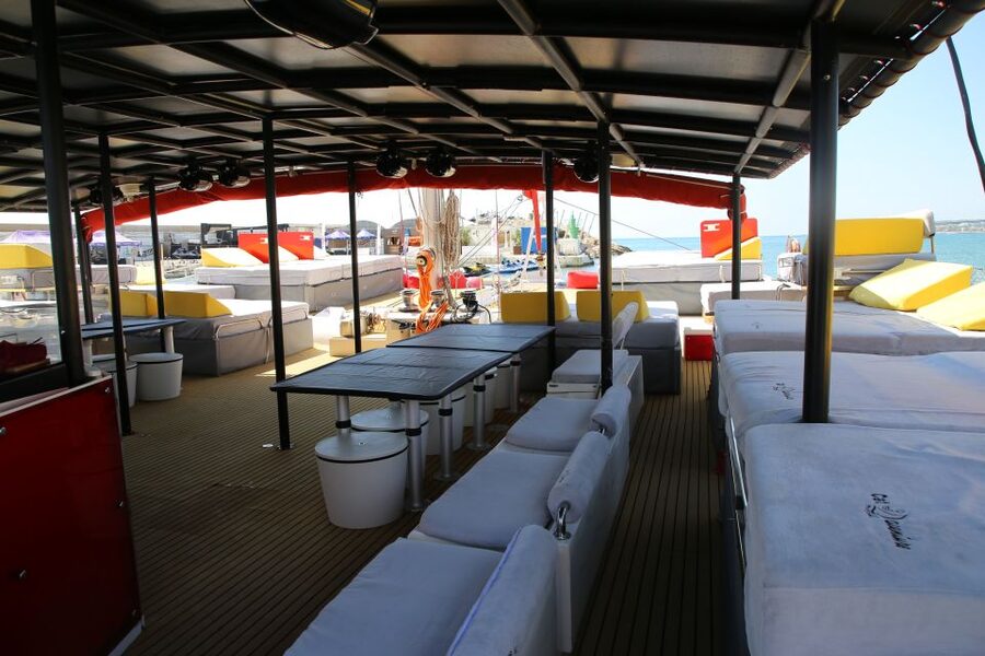 Cambrils: Catamaran Cruise with Drinks and BBQ Lunch Option - Cap Salou and La Pineda: the main swimming stop