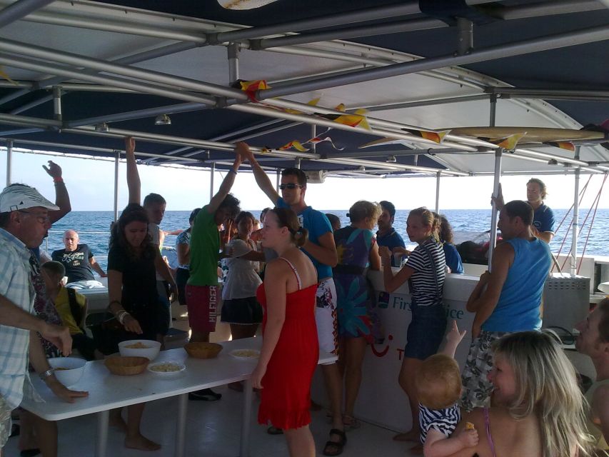Cambrils: Costa Dorada Catamaran Day Cruise with BBQ Lunch - The crew makes the difference