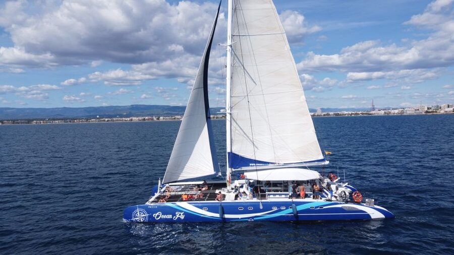 Cambrils: Costa Dorada Sunset Catamaran Cruise with Drinks - The sunset depends on timing and clouds