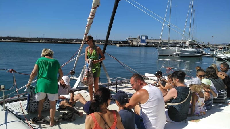 Cambrils/Salou: Coastline Catamaran 2h with drinks, pickup - The first 40 minutes on the water