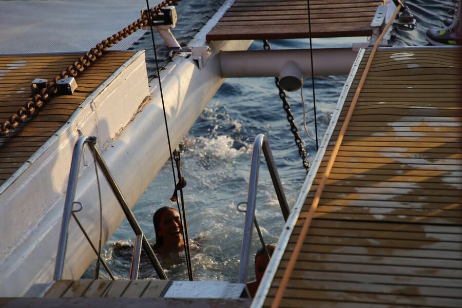 Cambrils: Sunset Catamaran Cruise & Drinks w/ Sunbed - Watching the sun go down