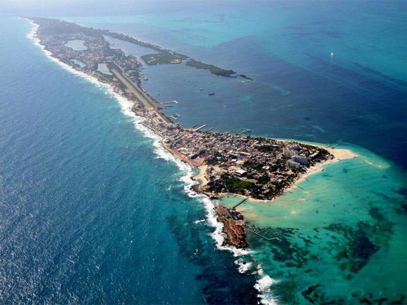 Cancun: Half Day Private Catamaran to Isla Mujeres - A private boat day from Cancun