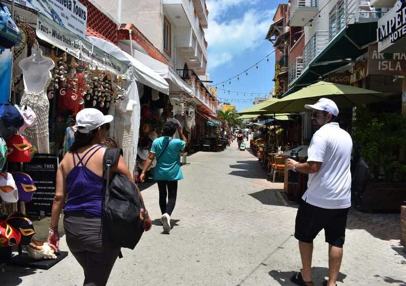 Cancun: Isla Mujeres Only Adults Catamaran, drinks & snorkel - Two hours to find your own pace
