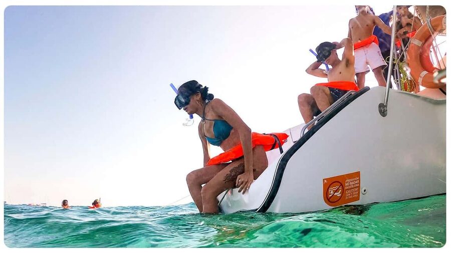 Cancun: Premium Catamaran with Transportation & Dock fee - Lunch at IXI Restaurant