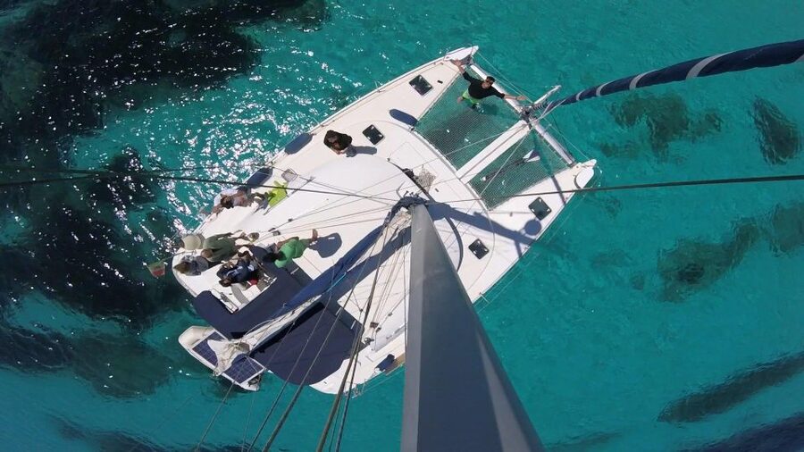 Cannigione: Catamaran daily tour to La Maddalena Archipelago - Sailing from Cannigione into the archipelago