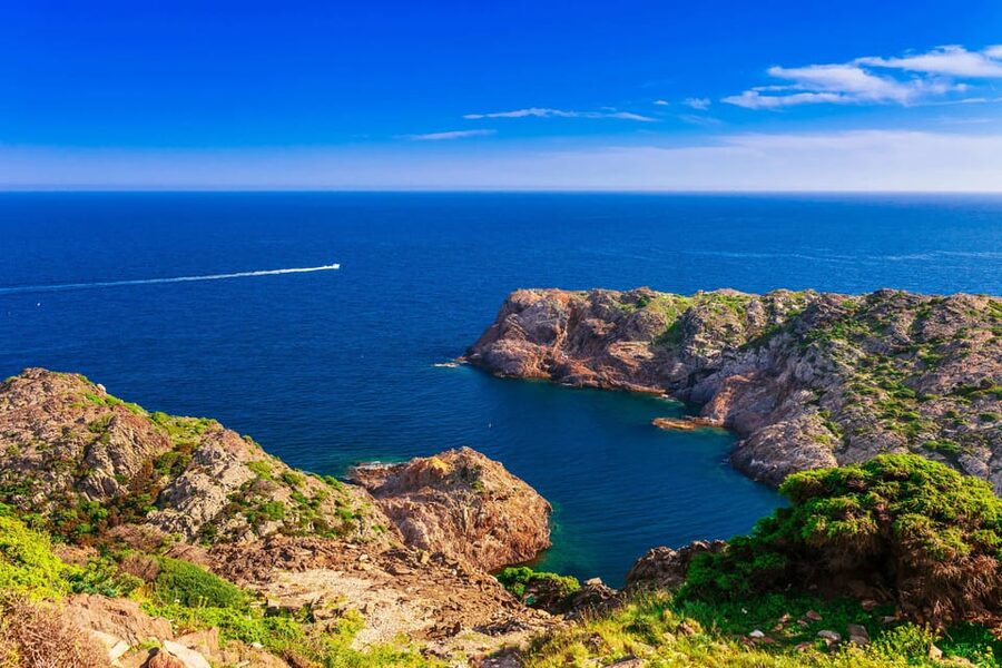 Cap Norfeu: Costa Brava Catamaran Trip with Underwater Views - The underwater viewing stop