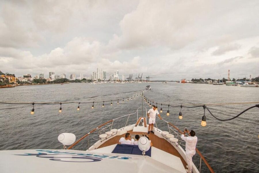 Cartagena: 4-course Culinary Experience aboard a catamaran - Booking and cancellation advice
