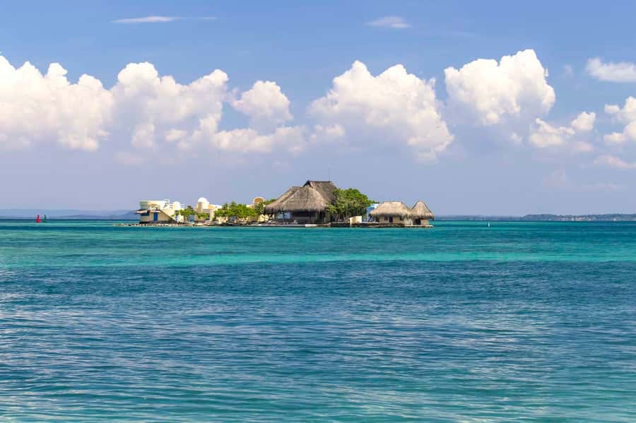 Cartagena: Rosario Islands Catamaran with Lunch and Snorkel - Getting through Bodeguita Dock without stress