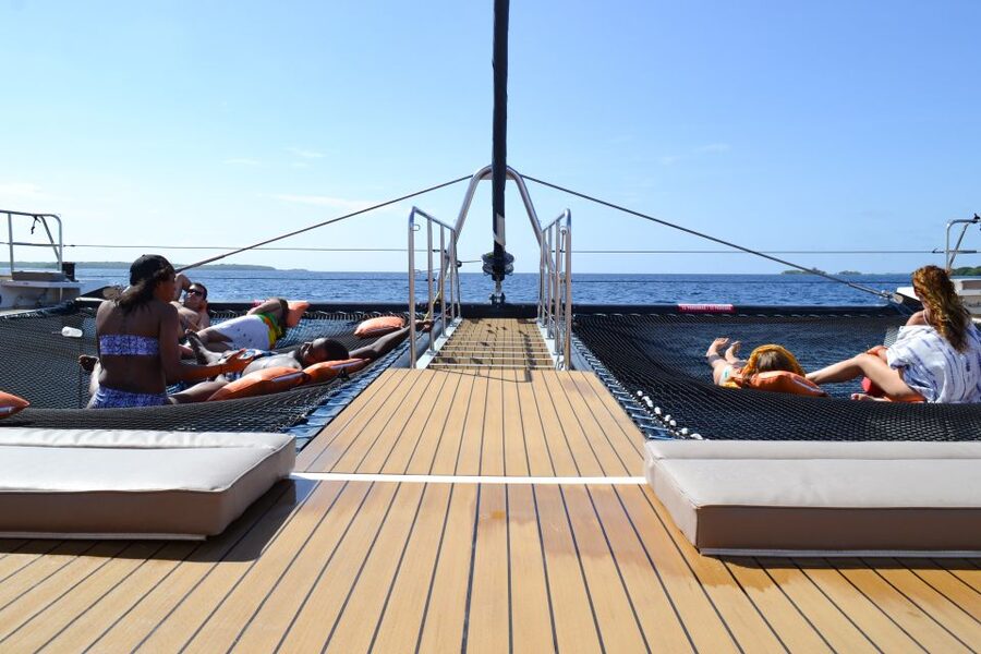 Cartagena: Rosario Islands Catamaran with Lunch and Snorkel - Lunch with a view of the Caribbean