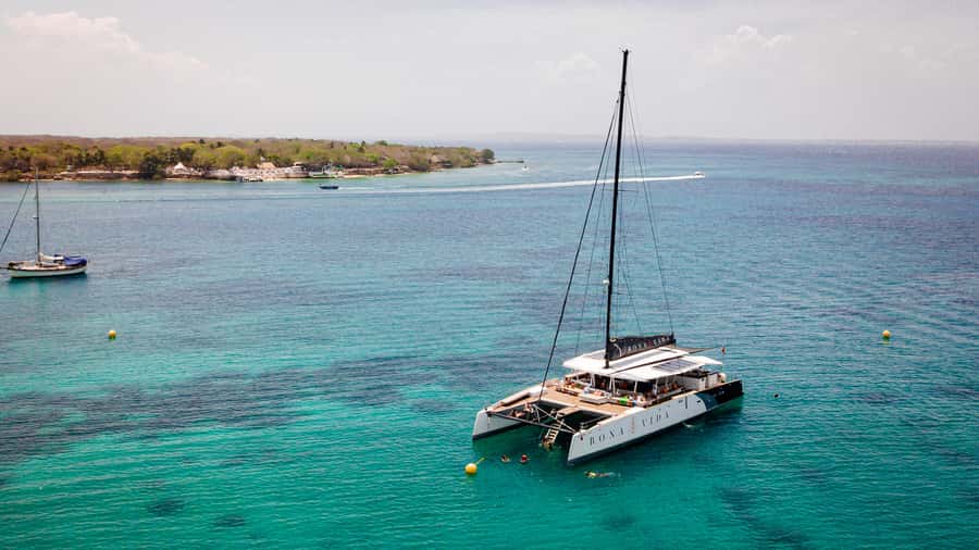 Cartagena: Rosario Islands Catamaran with Lunch and Snorkel - Music, shade, and the return to Cartagena
