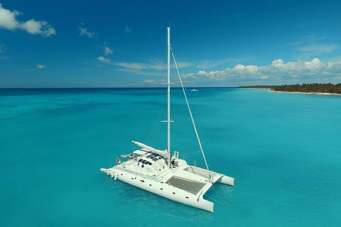 Catalina Island - Snorkeling tour on a luxury catamaran - From Bayahibe to Catalina Island