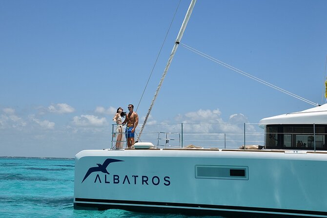 Catamaran Albatros Platinum & Beach club & Open bar & Isla Mujeres - Open-bar sailing and the optional Spinnaker ride