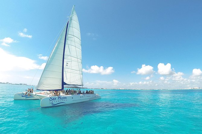Catamaran and snorkel in isla mujeres - Isla Mujeres and the beach club stop