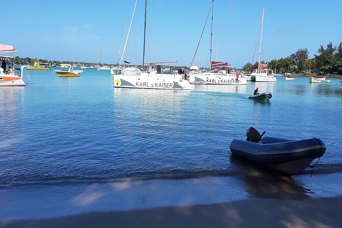 Catamaran, BBQ, Ile Gabriel , Ile Plate ,Coin de Mire - Day one: sailing beyond Grand Baie