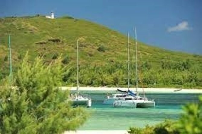Catamaran, BBQ, Ile Gabriel , Ile Plate ,Coin de Mire - Flat Island, Ile Gabriel, Ile Plate, and Coin de Mire