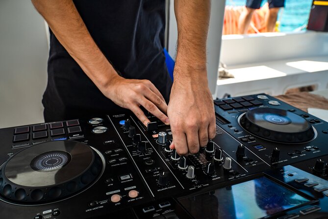 Catamaran Booze Party With Open Bar in Cancun - The quick facts before you book