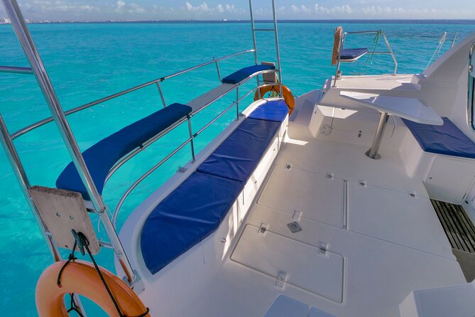 Catamaran Cancun to Isla mujeres Lunch OpenBar and Snorkeling - A party catamaran with a beach day attached