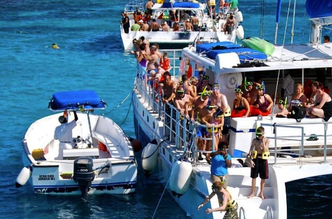 Catamaran cruise with Dunn's River falls from Ocho Rios - Pickup, port timing, and the important warning
