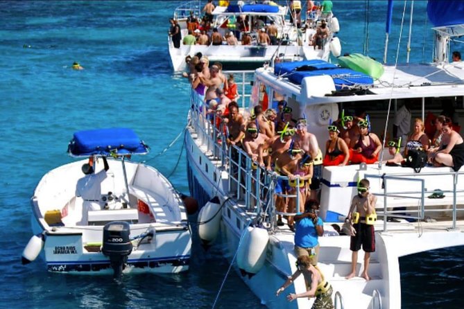 Catamaran cruise with Dunn's River falls from Ocho Rios - Weather, fitness, and what to wear