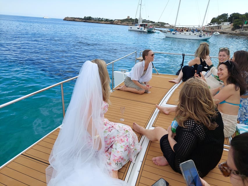 CATAMARAN ECO EXPERIENCE at Palma Bay - A four-hour outing with room to relax