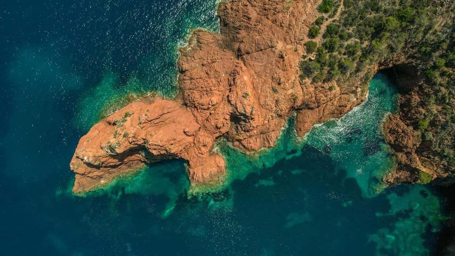Catamaran excursion in the Estérel - The route toward the Lérins Islands