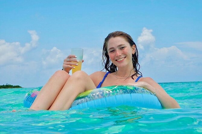 Catamaran Excursion + Open bar + Snorkeling at El Cielo - What the $34 Cozumel catamaran trip really includes