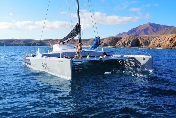 Catamaran F40 Lanzarote sailing - Anchoring for swimming and snorkeling