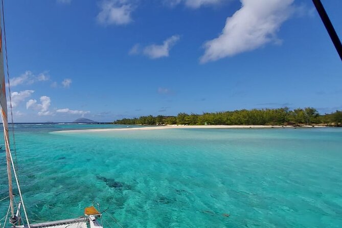 Catamaran Full-Day 3 island Northern Isles Cruise in Grand Baie - Barbecue lunch on Wind Dancer