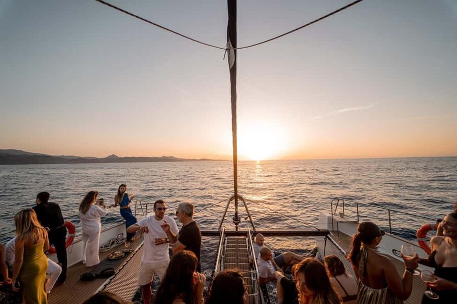 Catamaran half-day excursion - The bar, cocktails, and onboard comfort