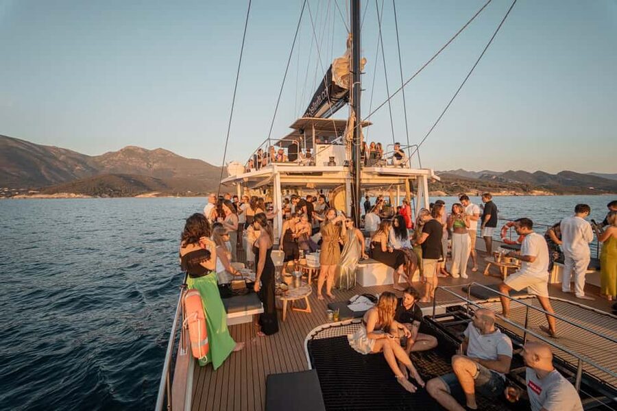 Catamaran half-day excursion - The duration needs a careful check