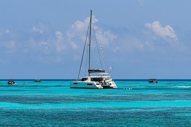 Catamaran Isla Mujeres Drinks and Lunch Party - Four hours of sailing, music, and open-bar time