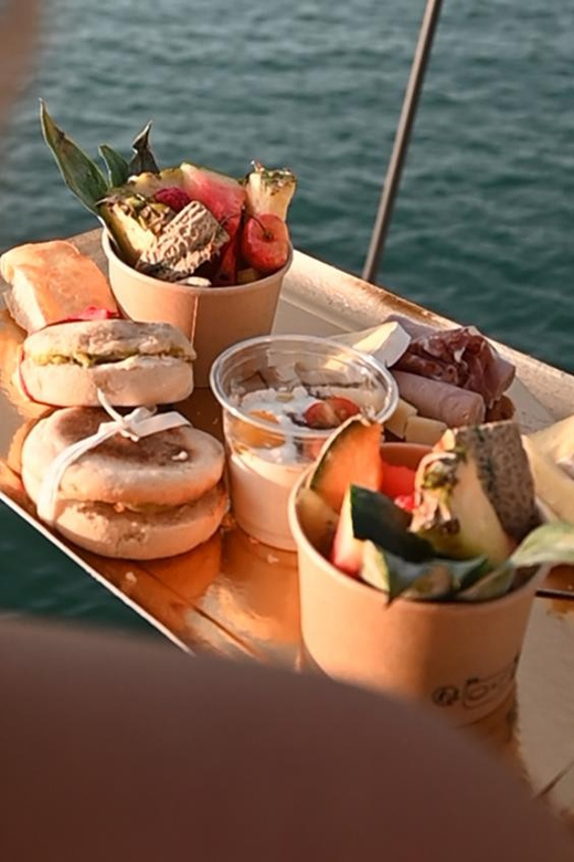 Catamaran Lucile | Sunday brunch - The catamaran ride and coastal views