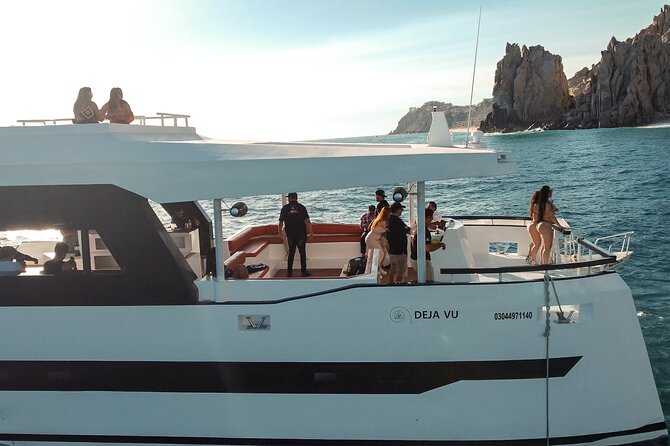 Catamaran - Luxury Private Tour - A private catamaran day built around Cabo’s best-known views