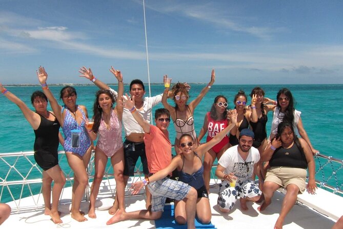 Catamaran Party Boat Cancun - Who will enjoy the atmosphere?