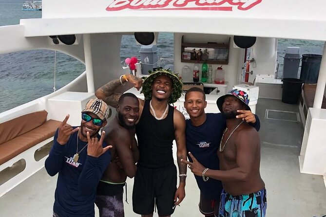 Catamaran party in Punta Cana with open bar, music and more - Two hours in Bávaro’s natural pool