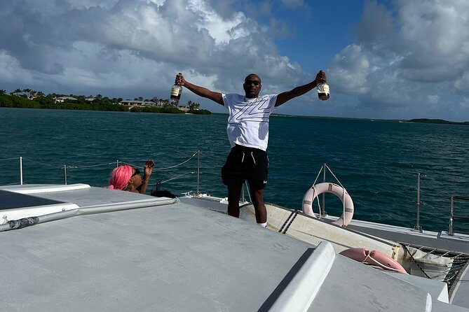 Catamaran private charter - A beachside lunch with a local touch