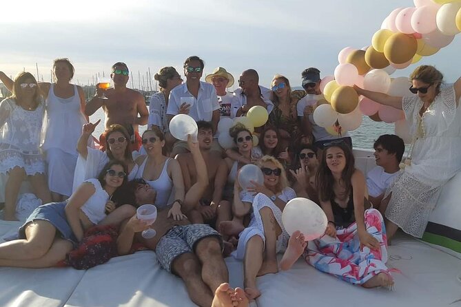 Catamaran Private Tour - Benagil & Marinha Beach - (28 PAX) - What the crew adds to the trip