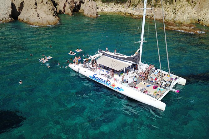 Catamaran ride -Costa Brava with barbecue and drinks. Familiar. - Who should book this catamaran trip?