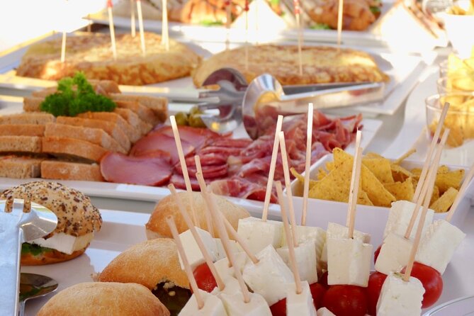 Catamaran sailing at sunset with tapas Palma de Mallorca - Key points at a glance