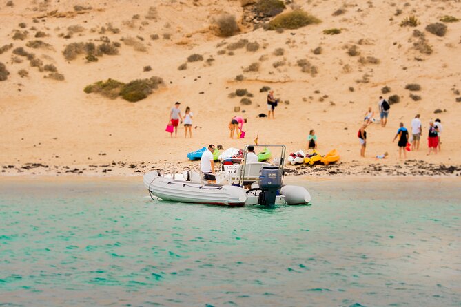 Catamaran Sailing Day To La Graciosa with Lunch - Group size, comfort, and the mixed experience