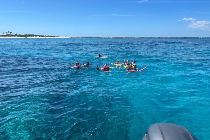 Catamaran Snorkel & Beach Day with Turtles - The 10-person minimum and cancellation risk