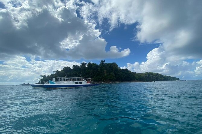 Catamaran Snorkeling at Caño Island from Drake Bay - The catamaran adds more than a ride
