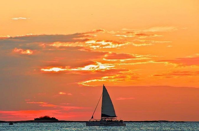 Catamaran Sunset Cruise Tamarindo - Who should book this cruise?