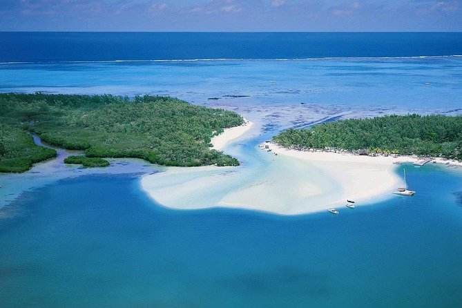 Catamaran to Ile aux Cerf with Parasailing, Tube Riding & Lunch - Arriving at Ile aux Cerfs