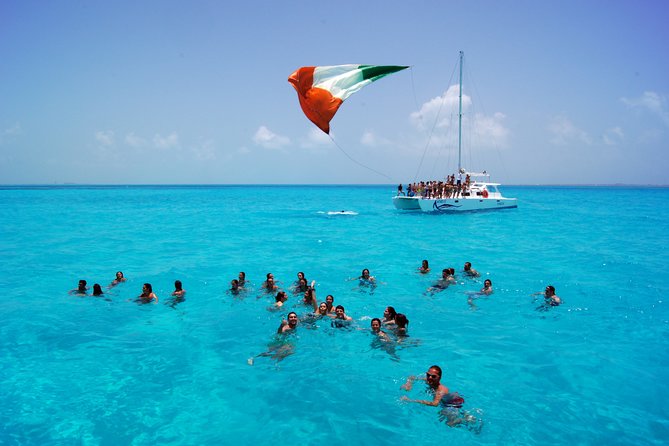 Catamaran to Isla Mujeres: Snorkel MUSA, Playa Norte & Buffet - What the open bar and group size mean